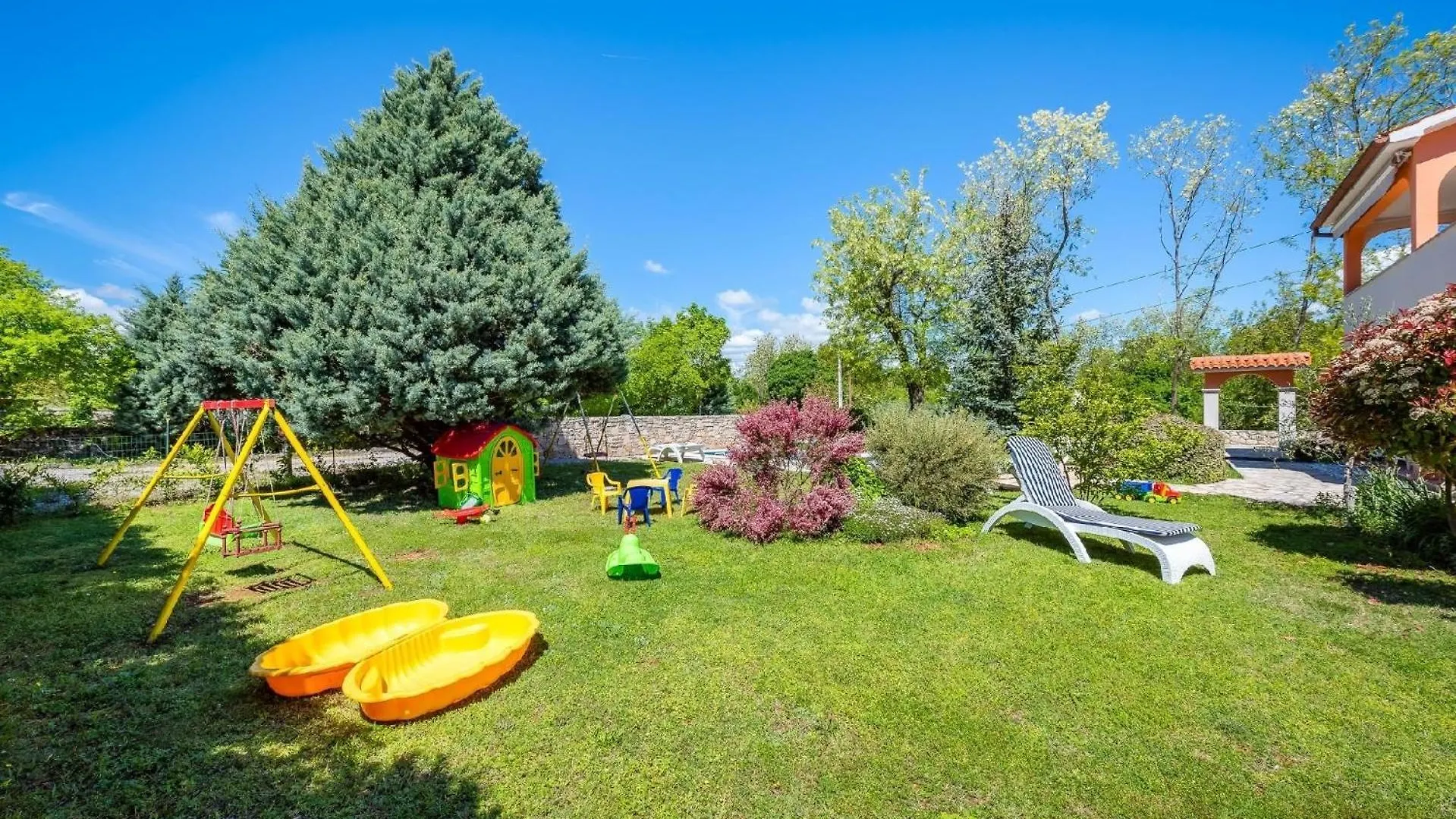 Ferienhaus Mit Privatpool Fuer 8 Personen Ca 240 Qm In Vrecari, Istrien Ostkueste Von Istrien Nedeščina Semesterbostad