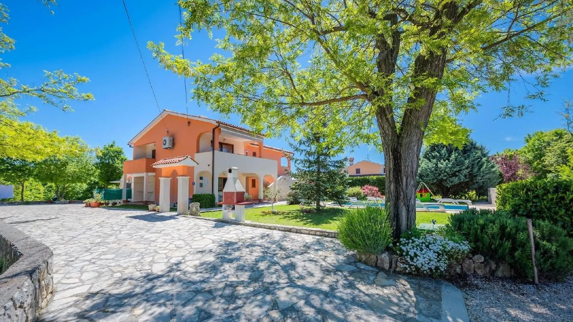 Ferienhaus Mit Privatpool Fuer 8 Personen Ca 240 Qm In Vrecari, Istrien Ostkueste Von Istrien Nedeščina 0*,  Kroatien